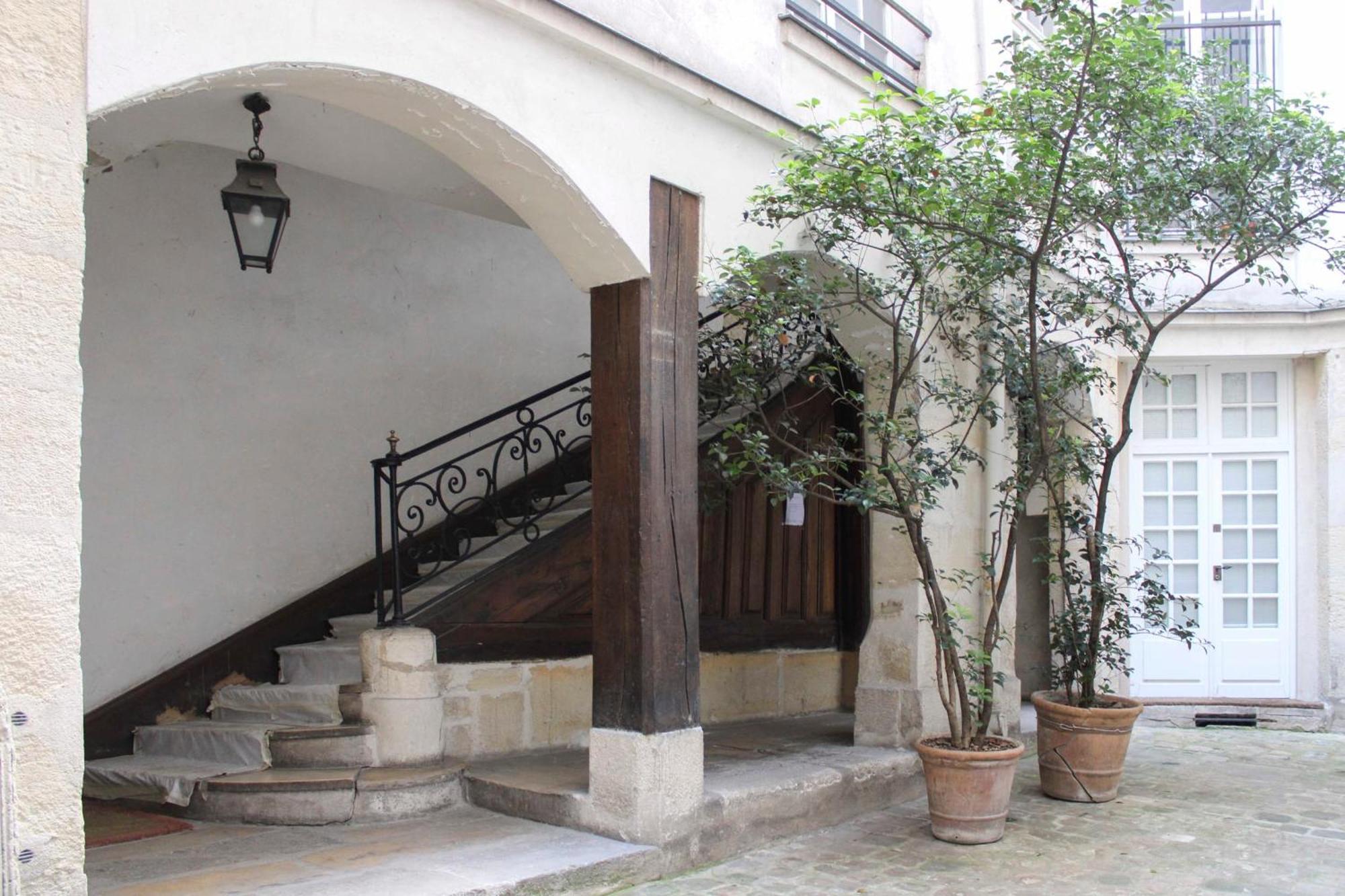 Charming T3 In The Center Of Parijs